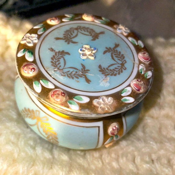 Lenwile Ardalt China Trinket Pill Box - Picture 1 of 4